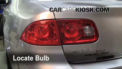 2006 Buick Lucerne CXS 4.6L V8 Luces Luz de giro trasera (reemplazar foco)